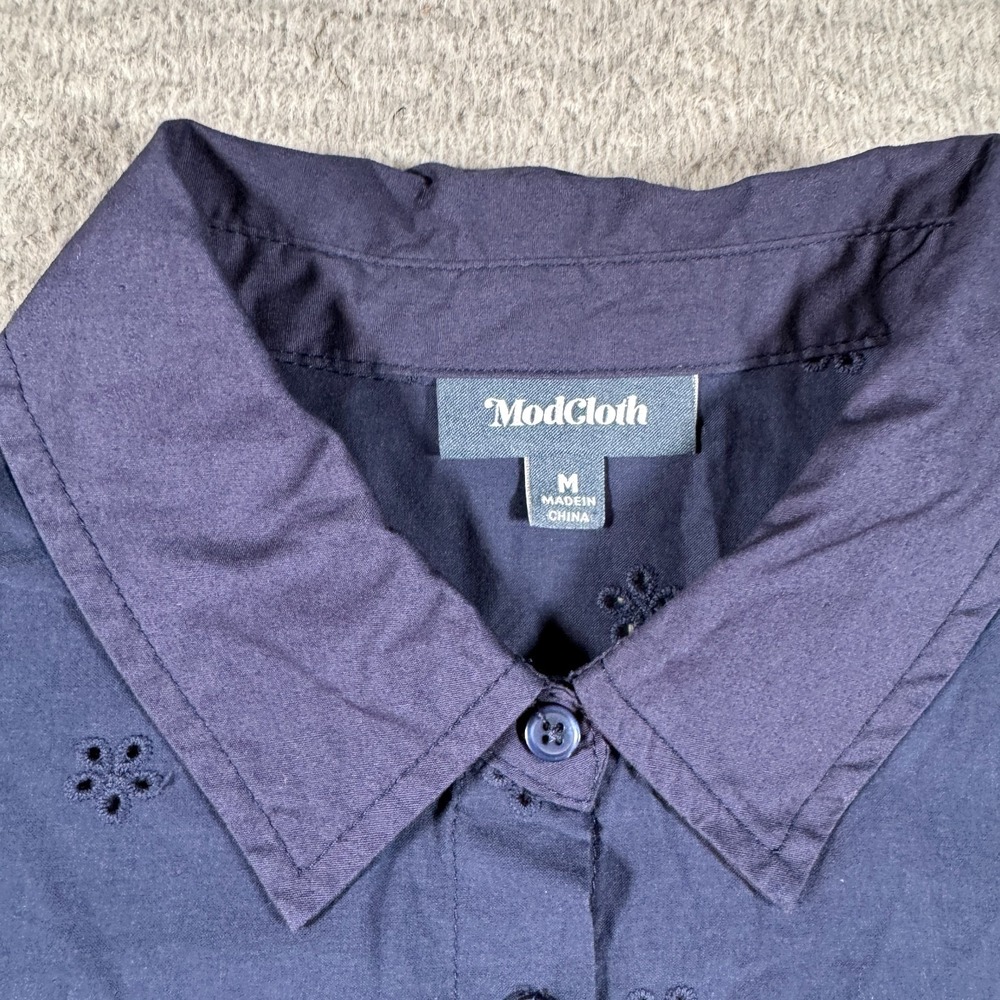 ModCloth Shirt Blouse Womens Medium Blue Short Sleeve Eyelet Lace Button Front - Picture 3 of 7